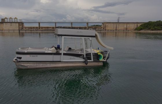 25Ft Avalon Funship W/Slide – Lake Travis