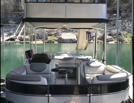 25Ft Avalon Funship W/Slide – Lake Travis