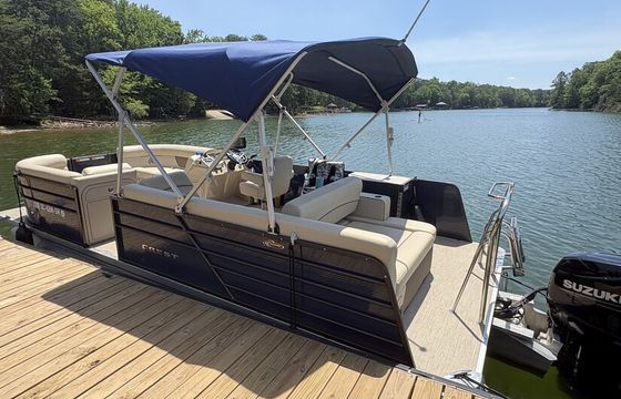 LakeWylieCruzin#3-Includes Gas/Ice/Floats-Boat in Lake-Ready to Board!