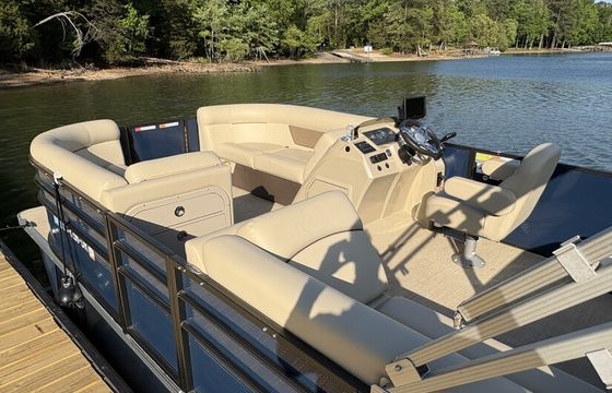 LakeWylieCruzin#3-Includes Gas/Ice/Floats-Boat in Lake-Ready to Board!