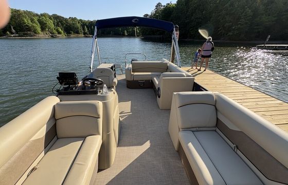LakeWylieCruzin#3-Includes Gas/Ice/Floats-Boat in Lake-Ready to Board!