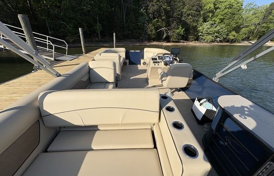 LakeWylieCruzin#3-Includes Gas/Ice/Floats-Boat in Lake-Ready to Board!