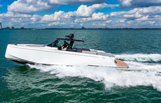 50' Pardo - SLEEK, STYLISH, LUXURY