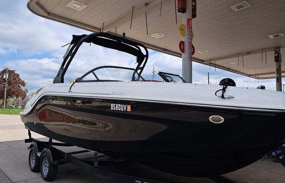 Very fast and pretty Bayliner deck boat