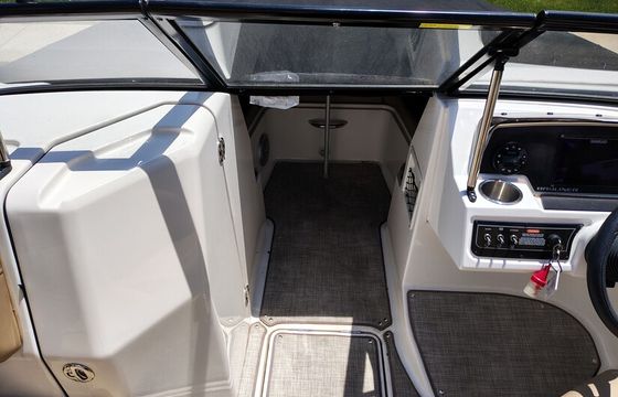 Very fast and pretty Bayliner deck boat