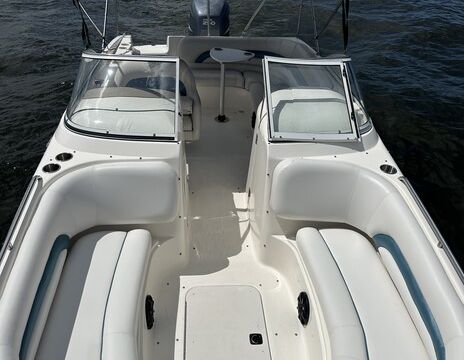 Hurricane SunDeck 237 with Yamaha 250 seating for up to 12