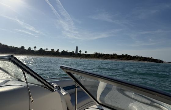 Hurricane SunDeck 237 with Yamaha 250 seating for up to 12