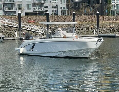 Explore the Long Island Sound in Comfort and Style