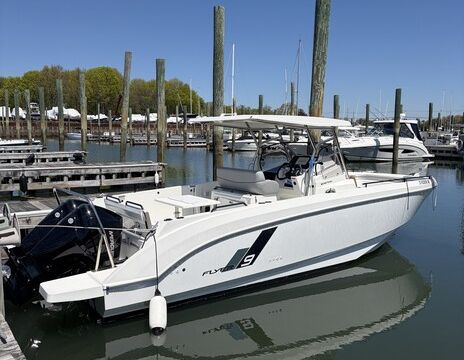 Explore the Long Island Sound in Comfort and Style