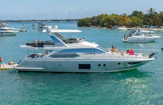 Enjoy Miami on a 68' Azimut Yacht for 13 Guests