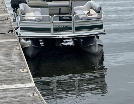 25 ft Party Barge with optional grill ready for your next gathering!