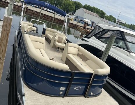 24ft Crest Tritoon 150Hp on Lake St. Clair 1 FREE HR
