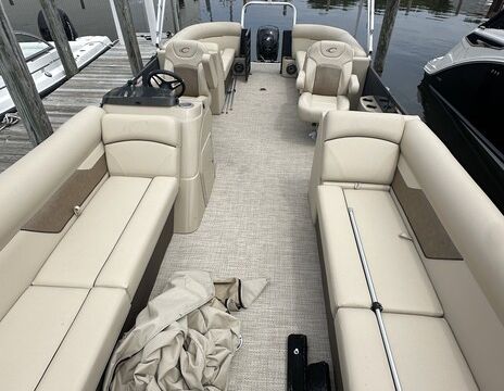 24ft Crest Tritoon 150Hp on Lake St. Clair 1 FREE HR