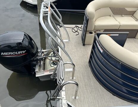 24ft Crest Tritoon 150Hp on Lake St. Clair 1 FREE HR