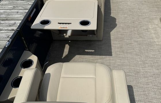 24ft Crest Tritoon 150Hp on Lake St. Clair 1 FREE HR