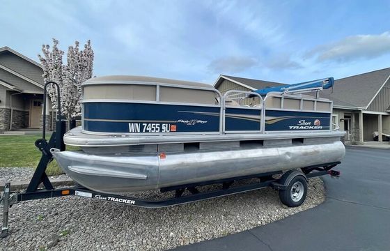 The Float Fund — Lake Washington’s Favorite Party Barge