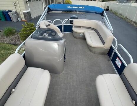 The Float Fund — Lake Washington’s Favorite Party Barge