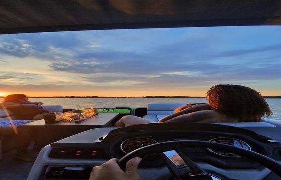 Pontoon w/ Fire Pit, Captain, FREE Fuel – Joe Pool Lake, Grand Prairie