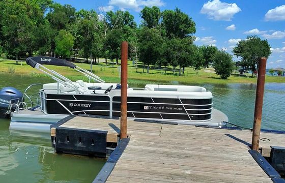 Pontoon w/ Fire Pit, Captain, FREE Fuel – Joe Pool Lake, Grand Prairie