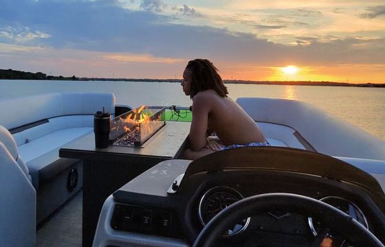 Pontoon w/ Fire Pit, Captain, FREE Fuel – Joe Pool Lake, Grand Prairie