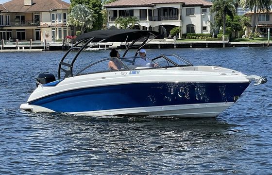 Rinker Q5 25' 11 ppl. 350HP