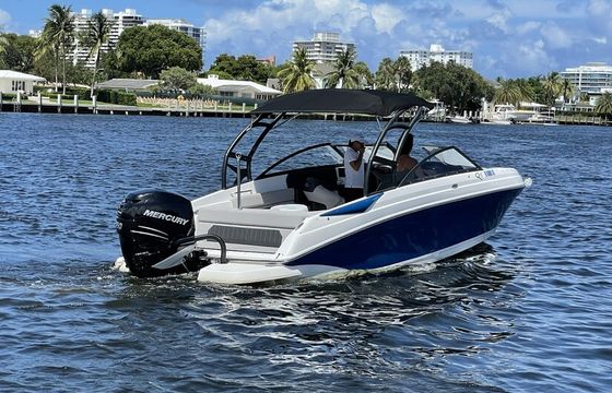 Rinker Q5 25' 11 ppl. 350HP