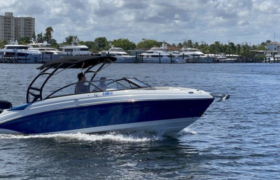 Rinker Q5 25' 11 ppl. 350HP