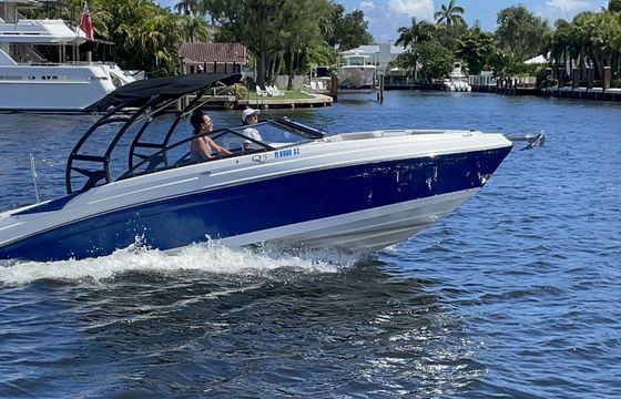 Rinker Q5 25' 11 ppl. 350HP