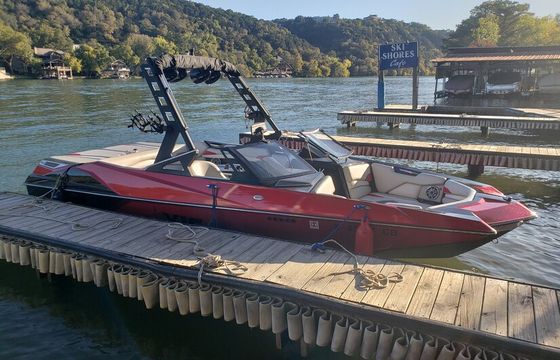 Captained Axis A22 Wake Boat – Lake Austin, Surf and Tube