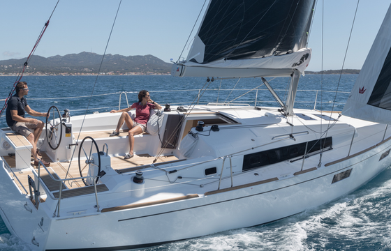 40' Luxury Cruising Sailboat – Private Charters for 8 Guests