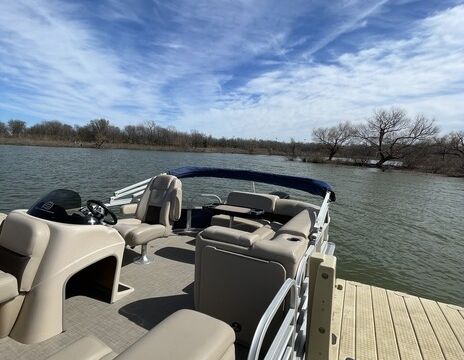 20ft Party Barge – 90HP Pontoon for the Ultimate Lake Adventure!