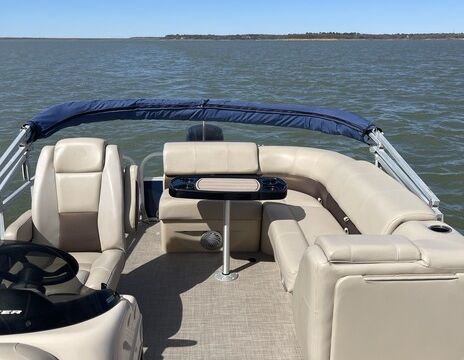 20ft Party Barge – 90HP Pontoon for the Ultimate Lake Adventure!
