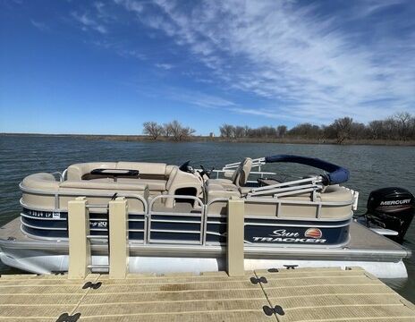 20ft Party Barge – 90HP Pontoon for the Ultimate Lake Adventure!