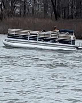 20ft Party Barge – 90HP Pontoon for the Ultimate Lake Adventure!
