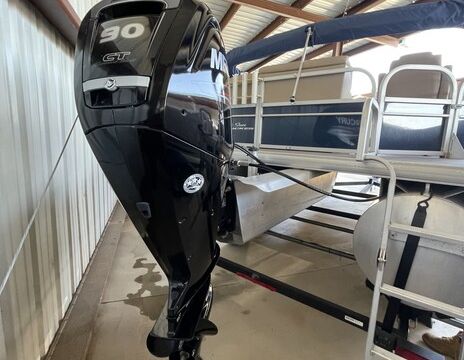 20ft Party Barge – 90HP Pontoon for the Ultimate Lake Adventure!