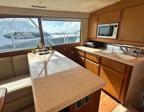 Luxurious Day Yacht for Up to 12 Guests | 4-hr &amp; 6-hr Charters