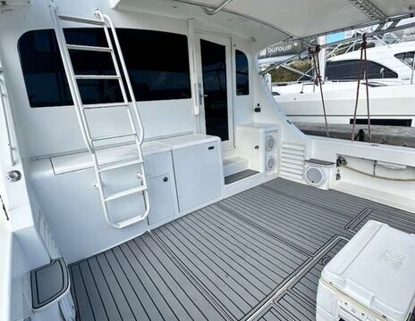Luxurious Day Yacht for Up to 12 Guests | 4-hr &amp; 6-hr Charters