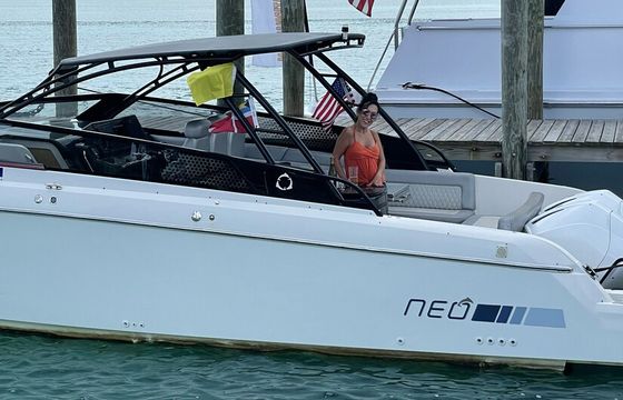 Greenline NEO 37ft you can rent without Captain in HOLLYWOOD
