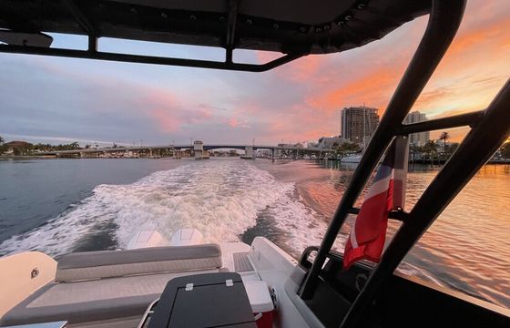 Greenline NEO 37ft you can rent without Captain in HOLLYWOOD