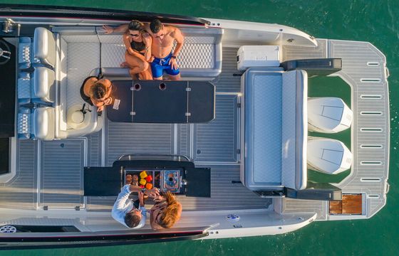 Greenline NEO 37ft you can rent without Captain in HOLLYWOOD