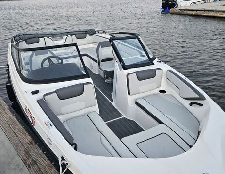 BRAND NEW YAMAHA JET BOAT SX190 - FUN AND EASY TO RIDE!