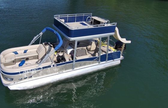 28Ft Avalon Windjammer W/Slide – Lake Travis