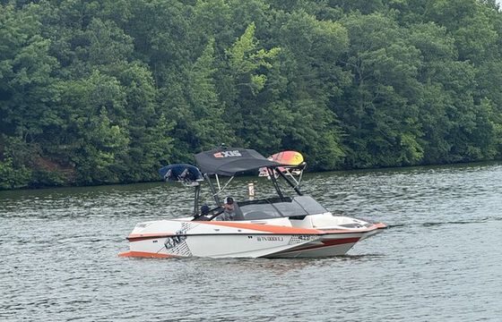 Axis Wakeboat