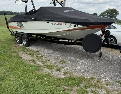 Axis Wakeboat