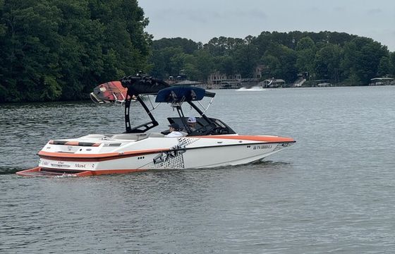 Axis Wakeboat