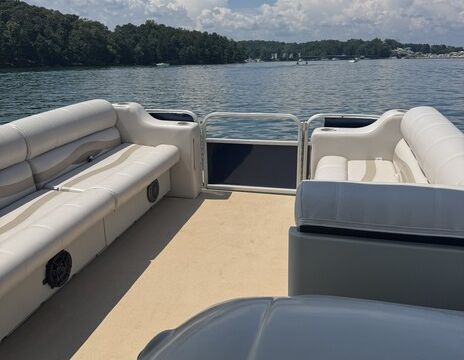 2024 Godfrey God for Marine 22 feet 12 passenger