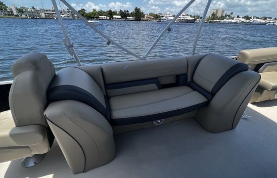 Lots of space and stability with this triton Boat in HOLLYWOOD