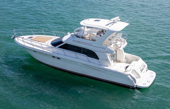Beutifull 48Ft Yacht Available in Miami with 1 Jet Ski included.