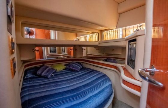 Beutifull 48Ft Yacht Available in Miami with 1 Jet Ski included.