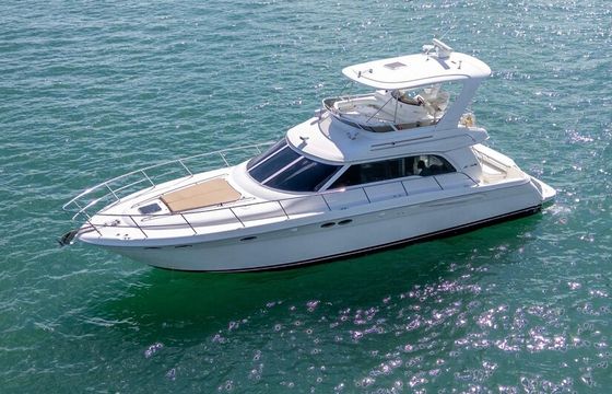 Beutifull 48Ft Yacht Available in Miami with 1 Jet Ski included.